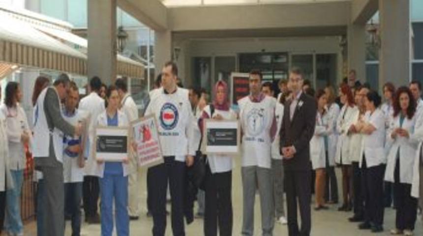 Doktor Arslan İ&ccedil;in İzmir'de Lokma D&ouml;kt&uuml;r&uuml;ld&uuml;