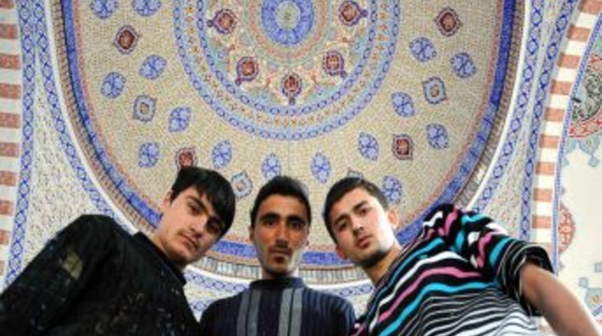 Nakkaş kardeşlerin eserleri g&ouml;z kamaştırıyor