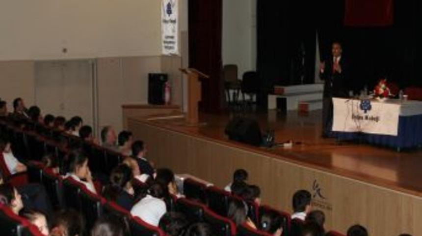 İhlas Koleji'nde Sosyal Medya Semineri