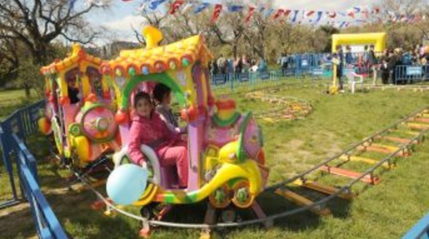 &Uuml;sk&uuml;dar Salacak&rsquo;ta &ouml;zel dizayn edilen tahta ara&ccedil;larla ralli heyecanı