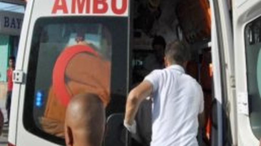 Altınoluk&rsquo;ta asker&icirc; ara&ccedil; kaza yaptı: 2 asker yaralı