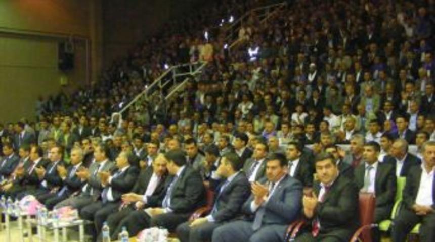 Kutlu Doğum programına katılan halk spor salonuna sığmadı