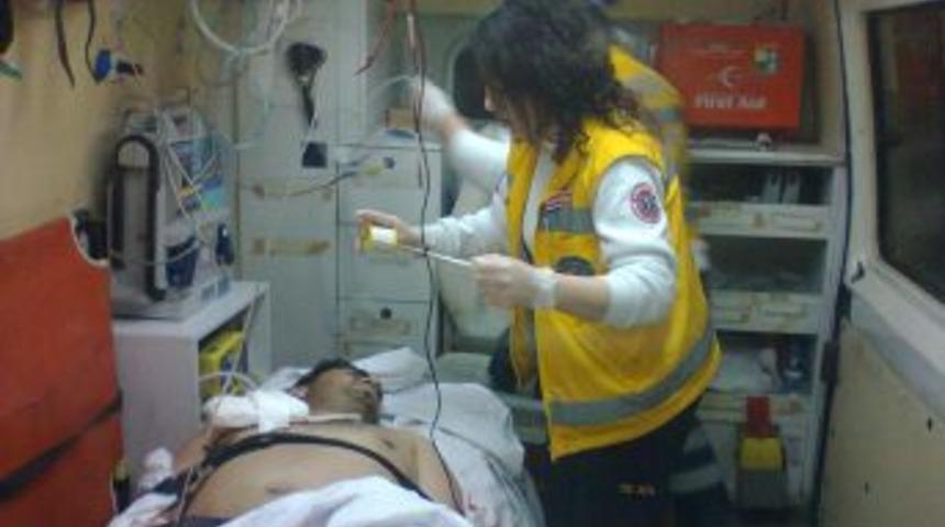 &Ouml;demiş'te Bı&ccedil;aklı Kavga: 2 Yaralı