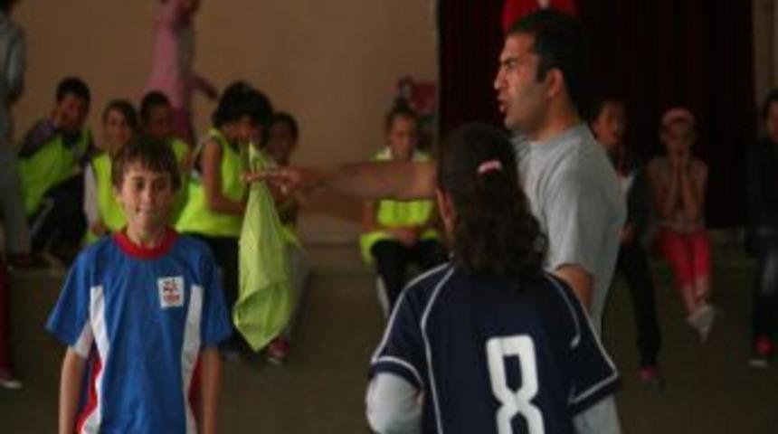 Eski Sokak Oyunları, Salonlara Taşındı