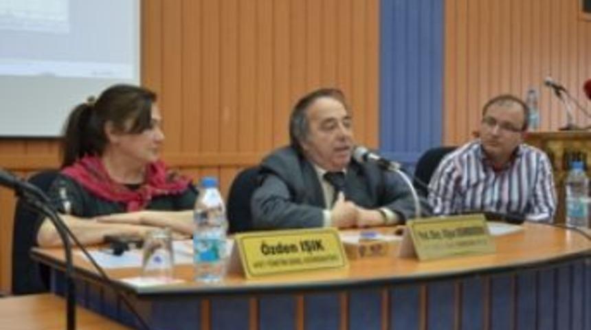 Deprem konulu panel yapıldı