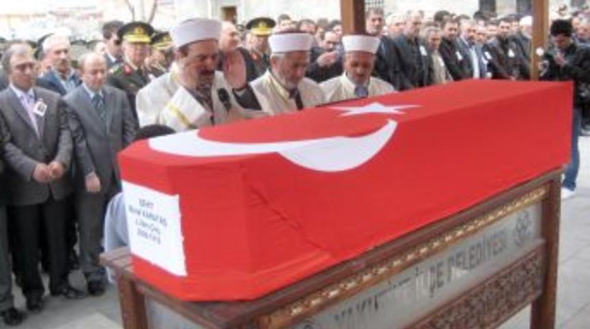 Erzurum şehidini g&ouml;zyaşlarıyla uğurladı