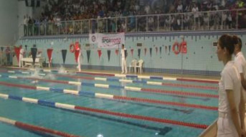 Marmaris&rsquo;te 23 Nisan Y&uuml;zme Festivali final yarışları yapılıyor