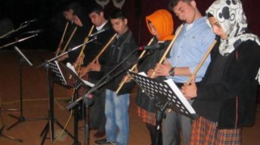 Aliağalılar Kutlu Doğum programına b&uuml;y&uuml;k ilgi g&ouml;sterdi