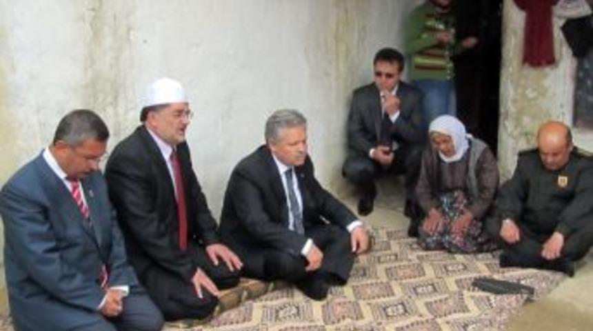 Vali Kahraman, Ermenek'te acılı aileleri ziyaret etti