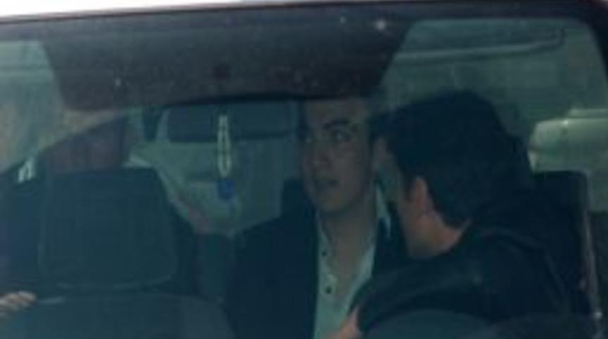 Derse almayan &ouml;ğretmenini kalbinden bı&ccedil;akladı