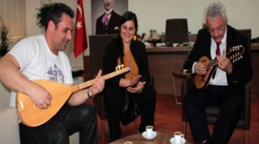 Başkan Tanık'tan Yunanlı Sanat&ccedil;ılara M&uuml;zik Şov