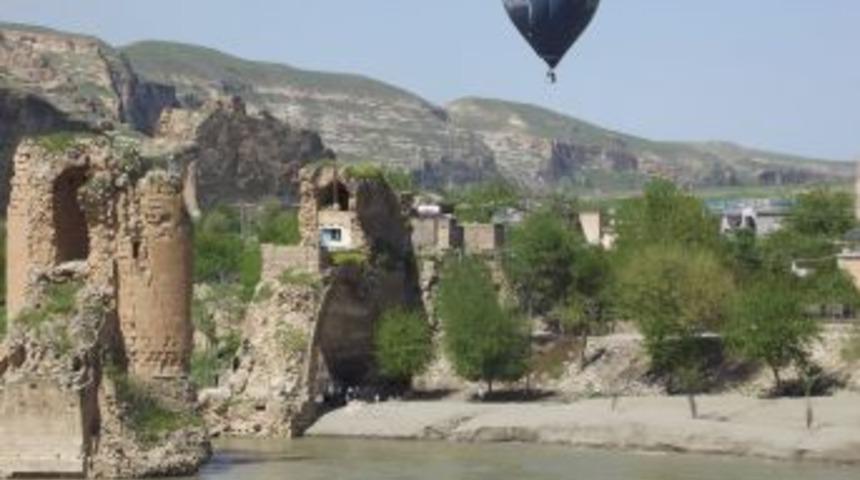 Hasankeyf'teki Turizm Etkinlikleri Renkli Ge&ccedil;ti