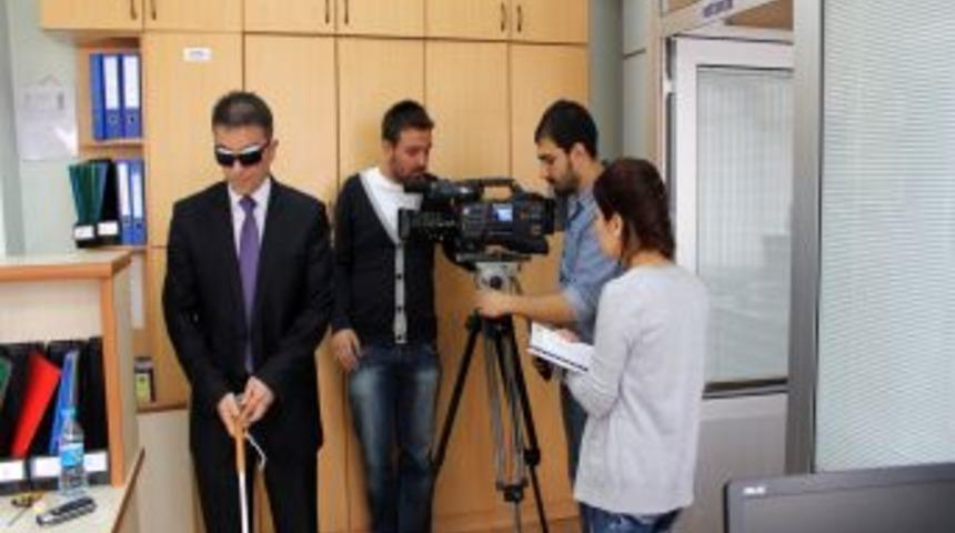 Engellilerle empati kurmak i&ccedil;in bir g&uuml;nl&uuml;ğ&uuml;ne engelli oldular