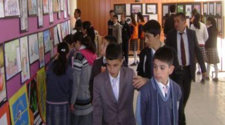 Doğanşehir'de &Ccedil;ocuklardan Resim Sergisi