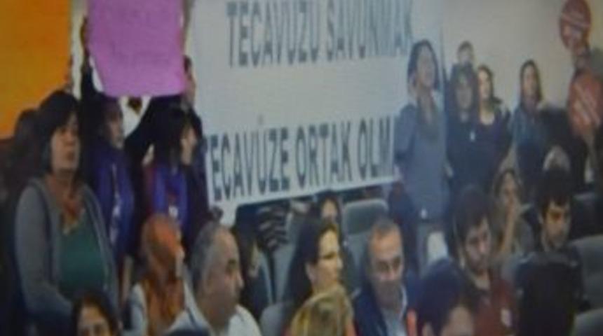 Deniz Gezmiş'in Anıldığı Kitap Fuarında Protesto