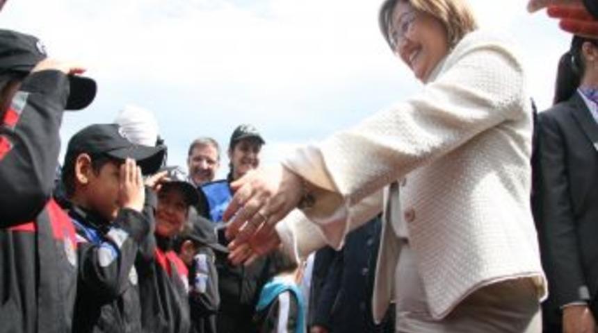 Aile Ve Sosyal Politikalar Bakanı Şahin'e Kocaeli'de &Ccedil;ocuklardan Yoğun İlgi