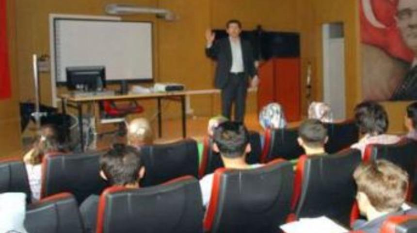 Sorbonne &Uuml;niversitesi &ouml;ğretim &uuml;yesi Hakkarili gen&ccedil;lere K&uuml;rt&ccedil;e &ouml;ğretiyor