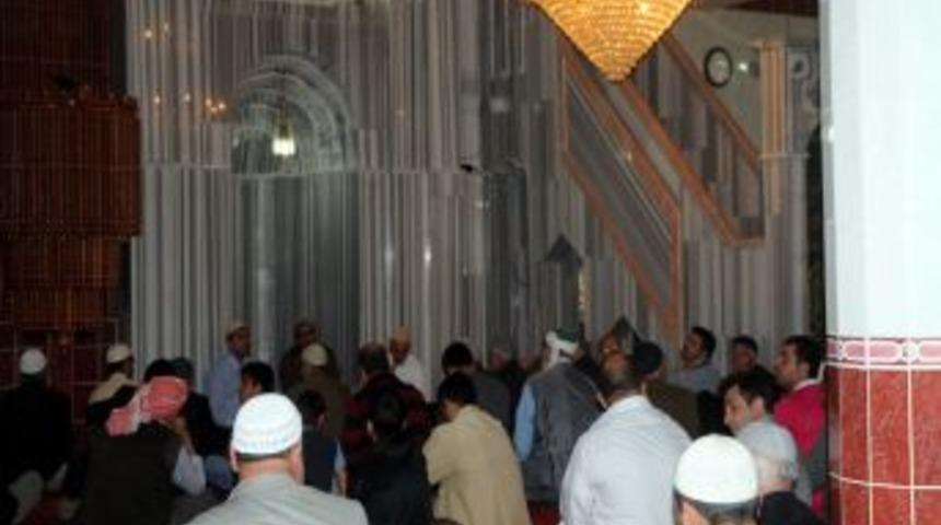 Kürtçe mevlit okuyan imamlar, bin kişiye yemek verdi