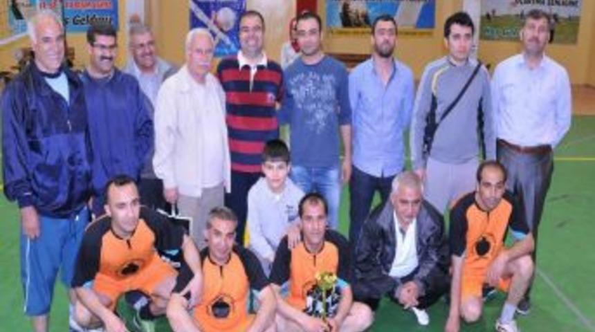 &Ouml;ğretmenler Arası Voleybol Turnuvasının Final Kupa T&ouml;reni Yapıldı