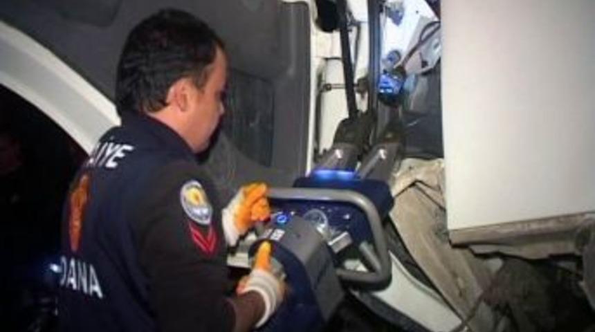 İki Ara&ccedil; Arasında Sıkışan S&uuml;r&uuml;c&uuml; Hayatını Kaybetti