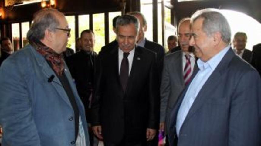 Arın&ccedil;, Kktc Başbakanına Bursa Kebabı İkram Etti