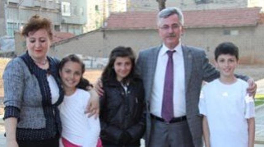 &Ccedil;ağlayan &ccedil;ocukları dinledi