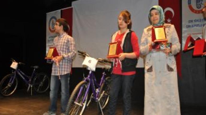 Sts'de Başarılı Olan &Ouml;ğrenciler &Ouml;d&uuml;llendirildi