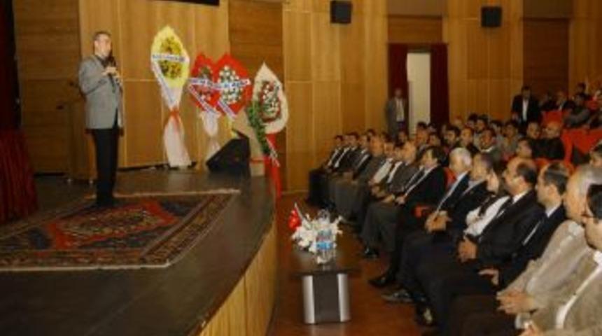 Aksaray Belediyesi, "Siyaset ve Medya" adlı bir konferans d&uuml;zenledi