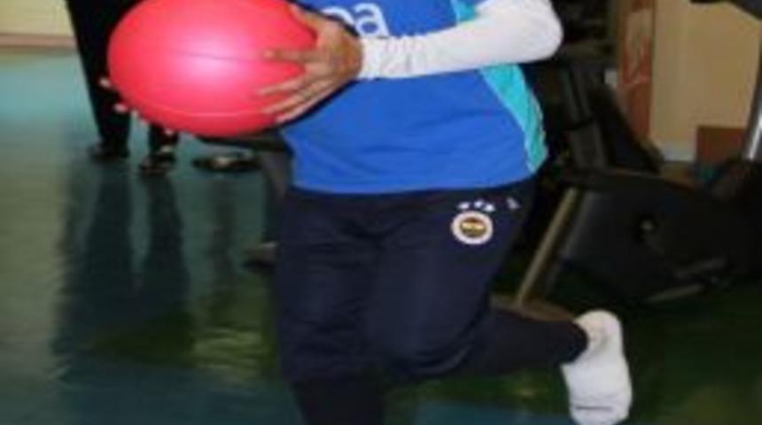 Fenerbah&ccedil;e, Galatasaray ma&ccedil;ının hazırlıklarını Emre'siz s&uuml;rd&uuml;rd&uuml;