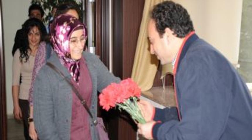 Baydemir, Sosyal Medyada Tanıştığı Vatandaşlarla Bir Araya Geldi