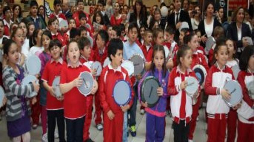 Kayseri'de 300 İlk&ouml;ğretim &Ouml;ğrencisinden Ritim Şov