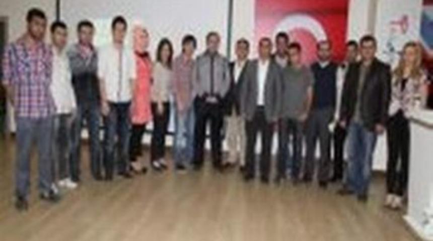 "internet Zirvesi" Zirve &Uuml;niveristesi'nde Yapıldı