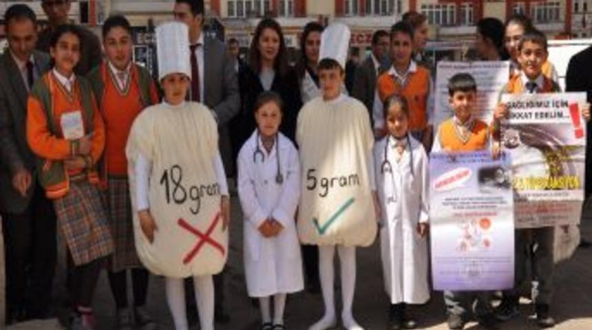 Minik &Ouml;ğrencilerden Tuzla M&uuml;cadele