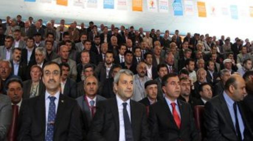 Bakan Erg&uuml;n: Yasaklar koyarak milletle kucaklaşmak m&uuml;mk&uuml;n olmaz