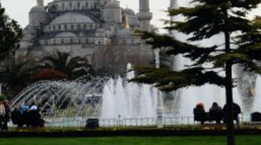 Lalelerle s&uuml;slenen İstanbul&rsquo;a 600 d&ouml;n&uuml;ml&uuml;k botanik bah&ccedil;esi