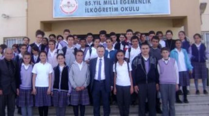 Vali Yardımcısı Memiş, 85. Yıl Milli Egemenlik İlköğretim Okulu'na konuk oldu