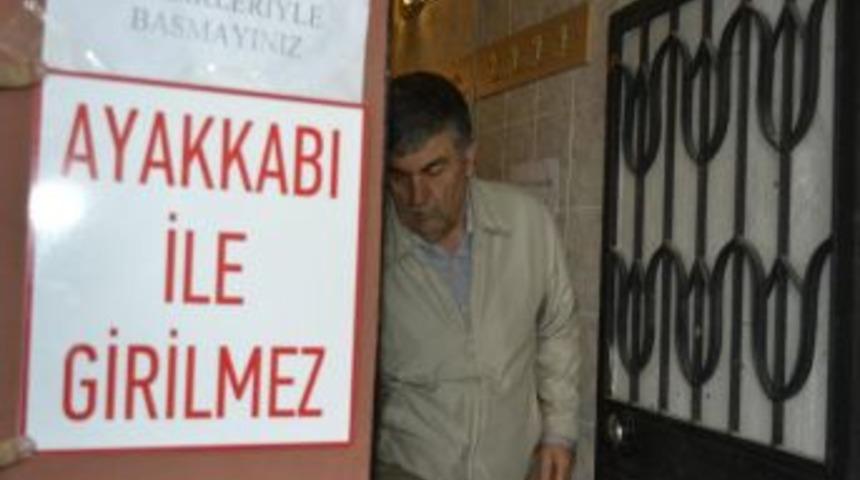 Bu caminin tuvaletine ayakkabı ile girilmiyor