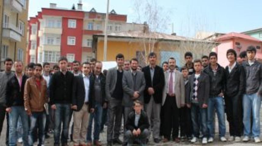 Bayburtlular &Ouml;zal'ı anmak i&ccedil;in Erzurum'a gitti