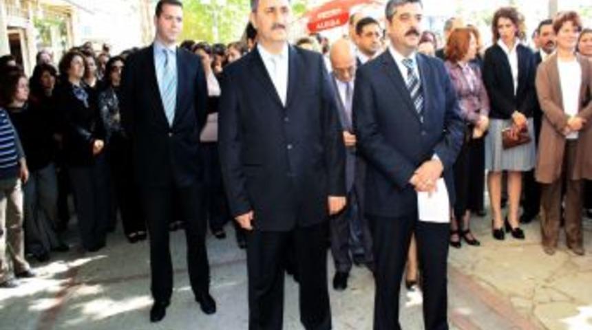 Sağlık &ccedil;alışanları Dr. Ersin Arslan&rsquo;ın &ouml;ld&uuml;r&uuml;lmesini kınadı