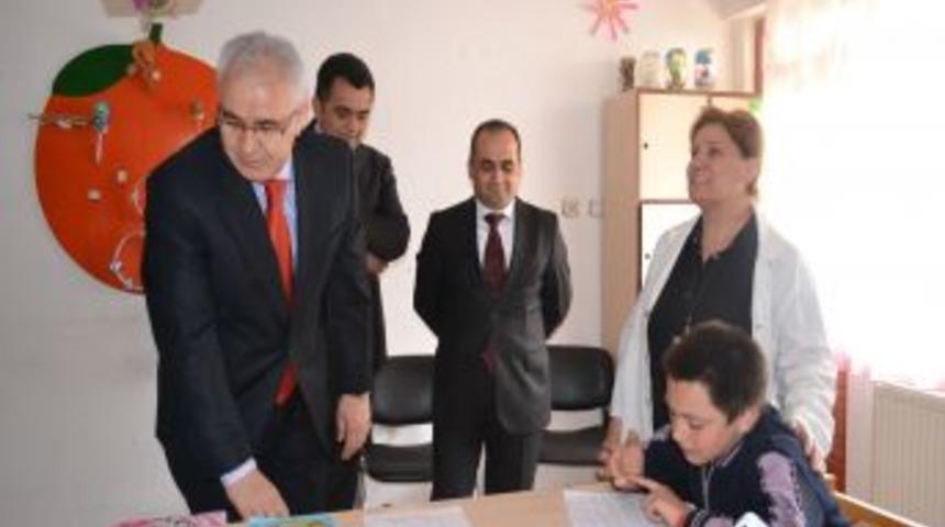 Vali &Ccedil;akır, İskilip'te rehabilitasyon merkezini ziyaret etti
