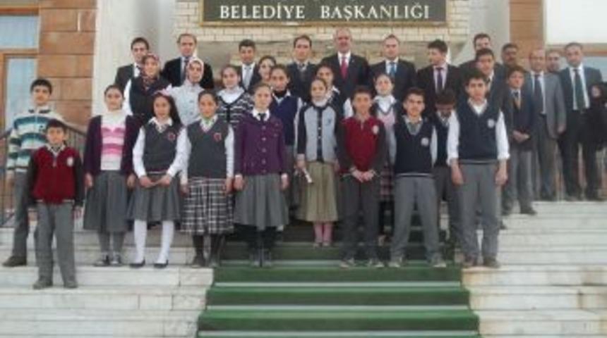 Hask&ouml;y Belediye Başkanı Taşkın, başarılı &ouml;ğrencileri &ouml;d&uuml;llendirdi