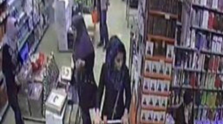 Abla ve kardeşinin &ccedil;anta hırsızlığı g&uuml;venlik kamerasında