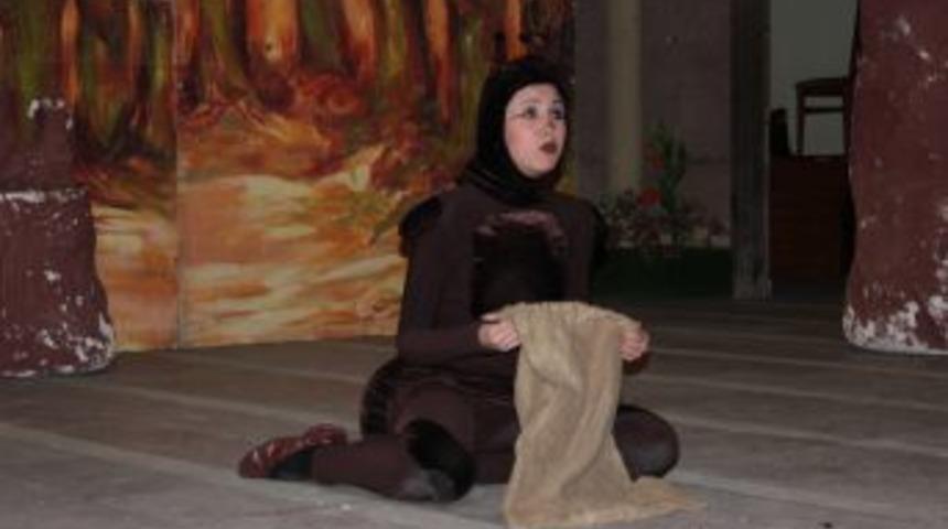 Çocuk tiyatro günleri başladı