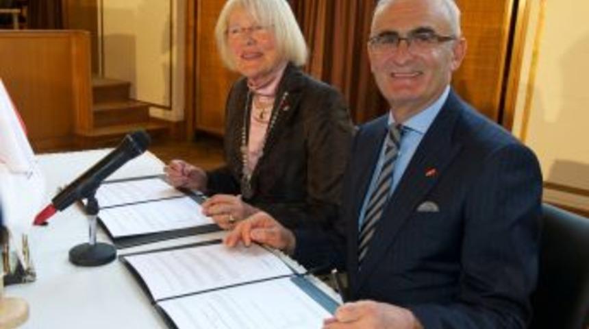 T&uuml;rk-Alman dostluğu, kardeş şehir protokol&uuml;yle pekişti