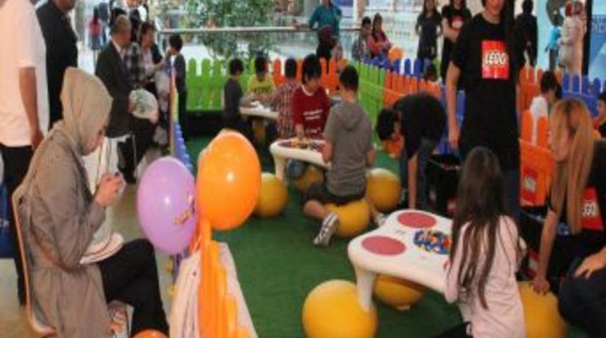 &Ccedil;ocuklar oynadı, b&uuml;y&uuml;kler &ouml;zendi