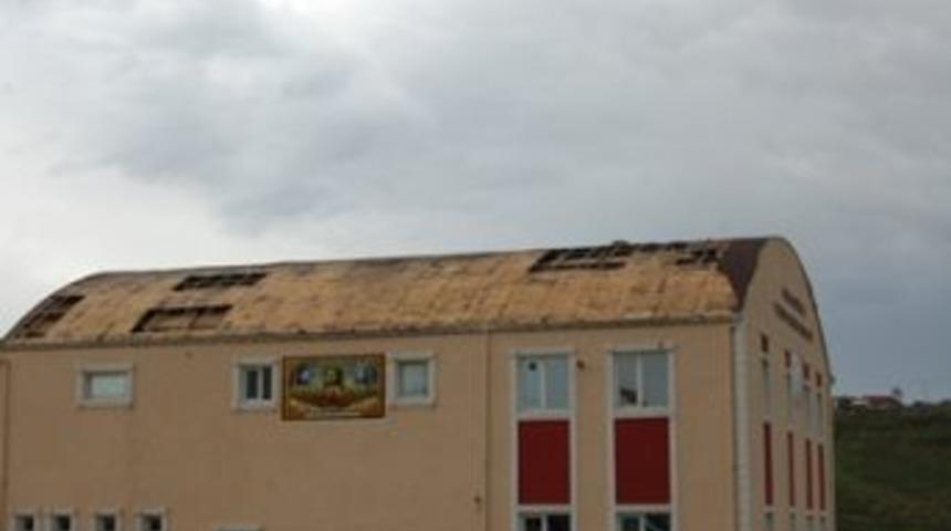 Cem evinin &ccedil;atısı u&ccedil;tu