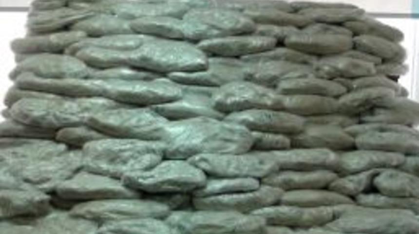 Emniyet g&uuml;&ccedil;leri 93 kilogram eroin ele ge&ccedil;irdi