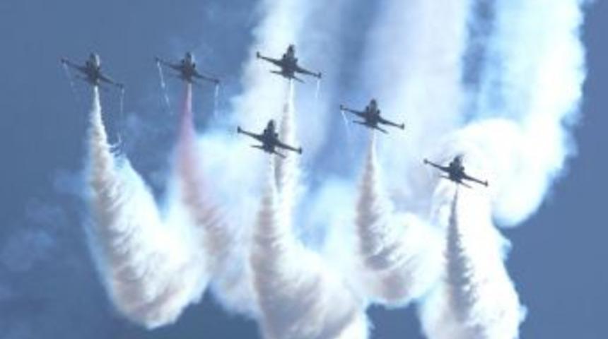 T&uuml;rk Yıldızları 21 Ekim&rsquo;de &Ouml;l&uuml;deniz&rsquo;de g&ouml;steri yapacak