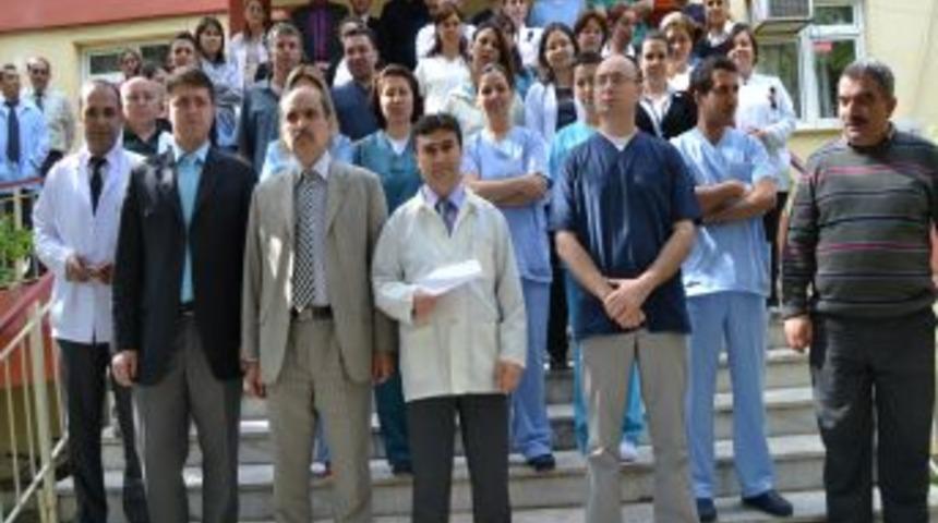 Saruhanlı Devlet Hastanesi'nde iş bırakma eylemi yapıldı