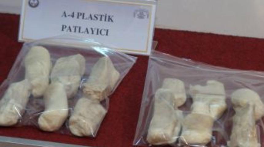 Mezarlıktaki patlayıcılar emniyette sergilendi